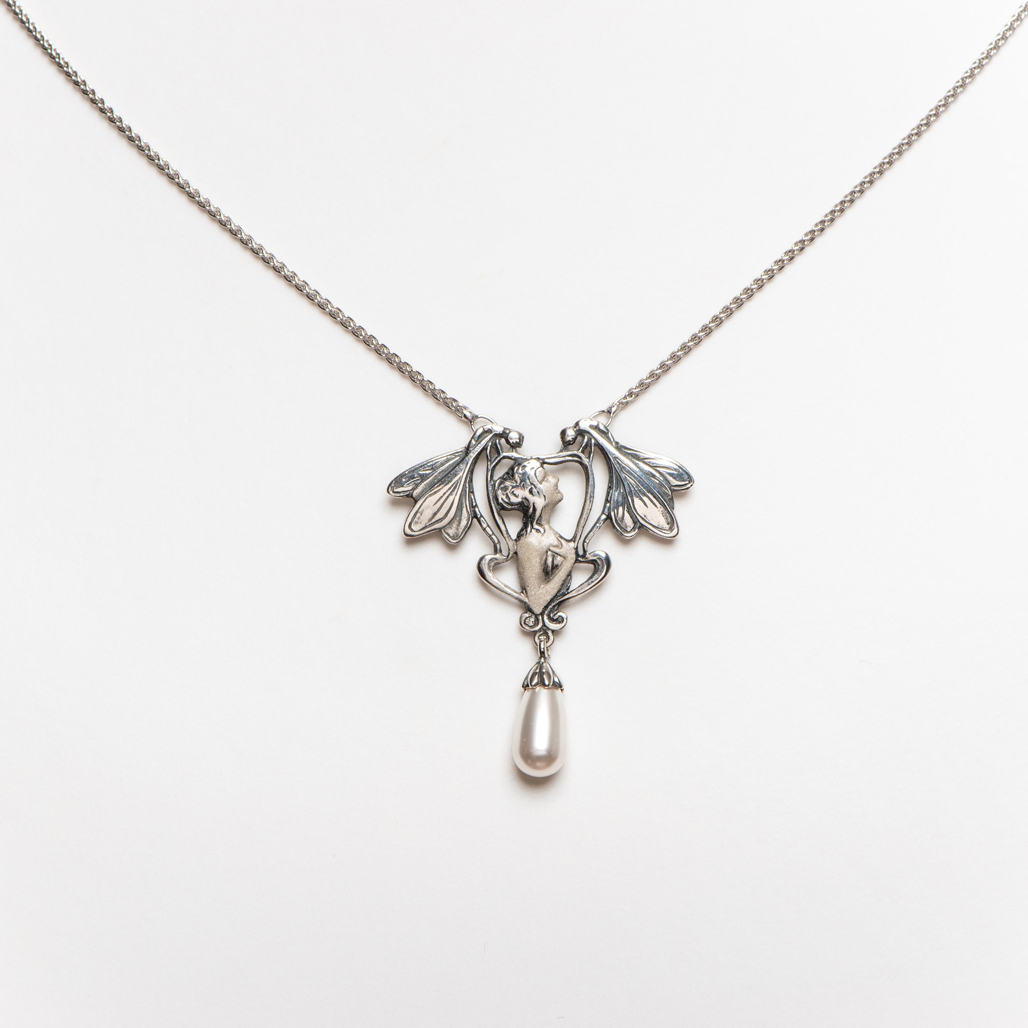 Dame met Libellen Ketting