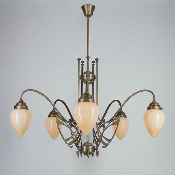 Victor Horta Kroonluchter Elegantie met ivoorkleurige glaskappen